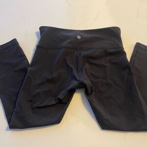 Black Lululemon cropped leggings